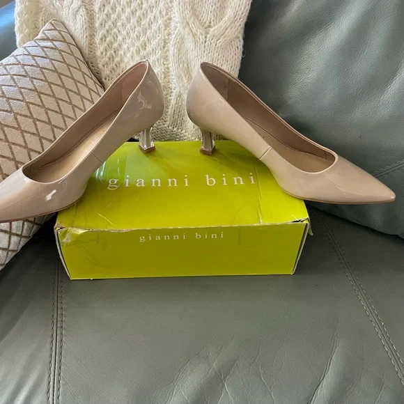 NIB $110 GIANNI BINI Rinna PATENT Pointed Toe KITTEN HEEL Nude PUMPS 9.5 - Picture 4 of 17
